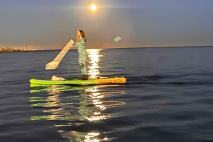 Zachód słońca + surfowanie na wiosłach z muzyką + zdjęcia i filmy Barceloneta + przekąska