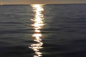 Zachód słońca + surfowanie na wiosłach z muzyką + zdjęcia i filmy Barceloneta + przekąska