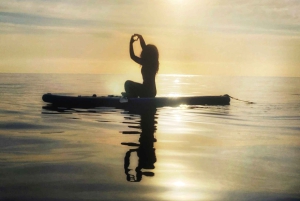 Zachód słońca + surfowanie na wiosłach z muzyką + zdjęcia i filmy Barceloneta + przekąska