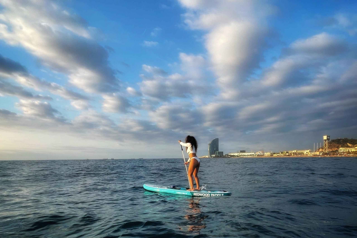 Pôr do sol+paddle surf com música+fotos&vídeos Barceloneta+snack