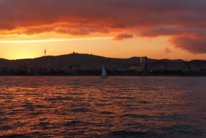 Sejloplevelse ved solnedgang i Barcelona
