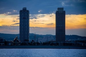 Sejloplevelse ved solnedgang i Barcelona