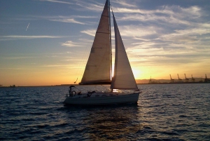 Sejloplevelse ved solnedgang i Barcelona