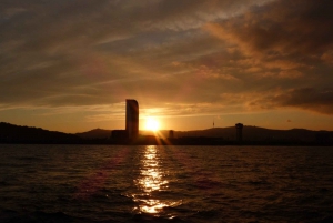 Sejloplevelse ved solnedgang i Barcelona