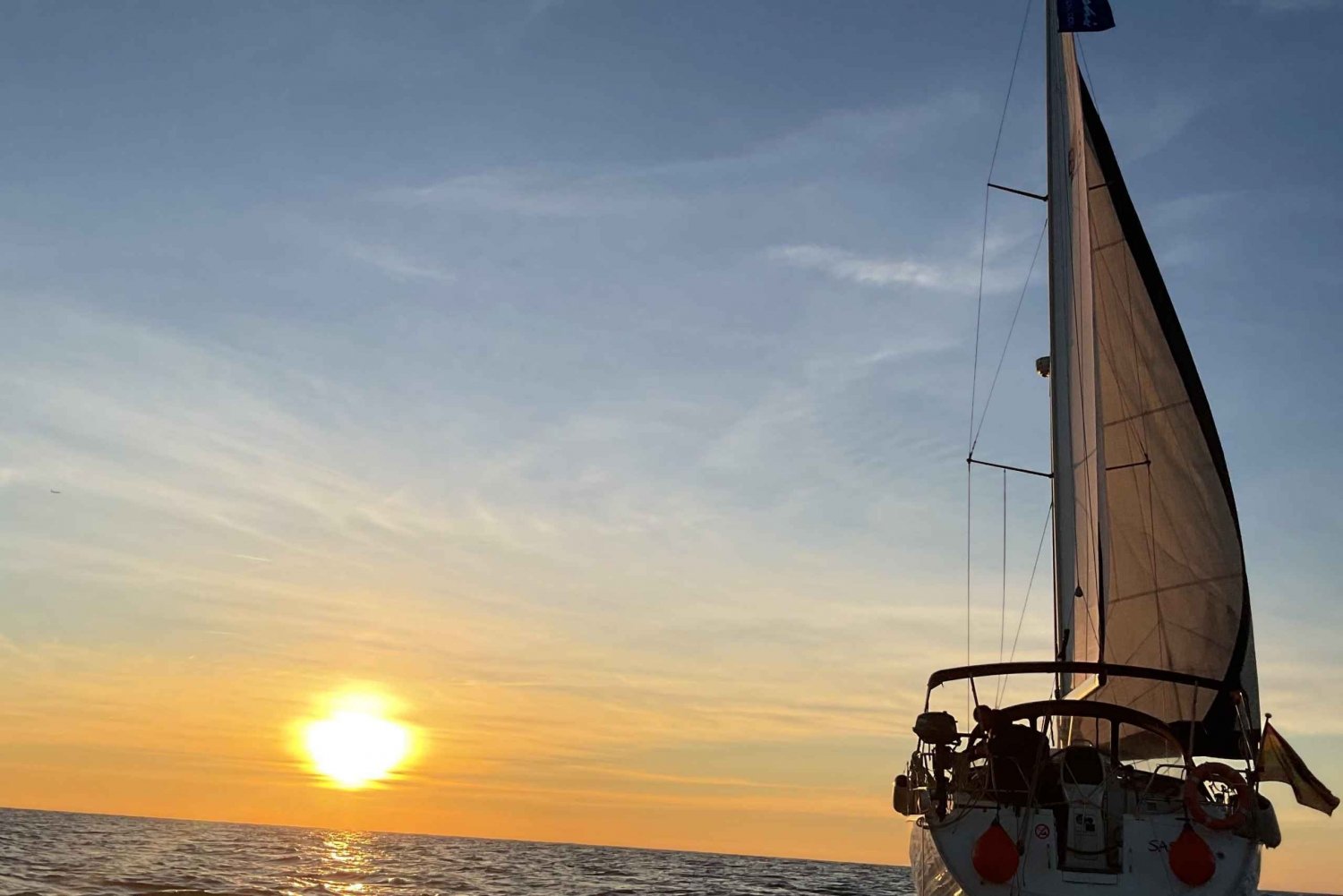 Barcelone : croisière en voilier au coucher du soleil