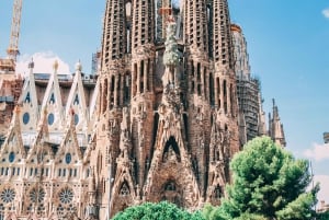 Barcellona: Tour della Sagrada Familia, del Modernismo e della Città Vecchia