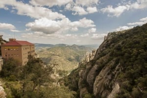 Tot Montserrat: Transporte, Museu e Almoço