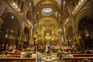 Tot Montserrat: vervoer, museumtickets en lunch
