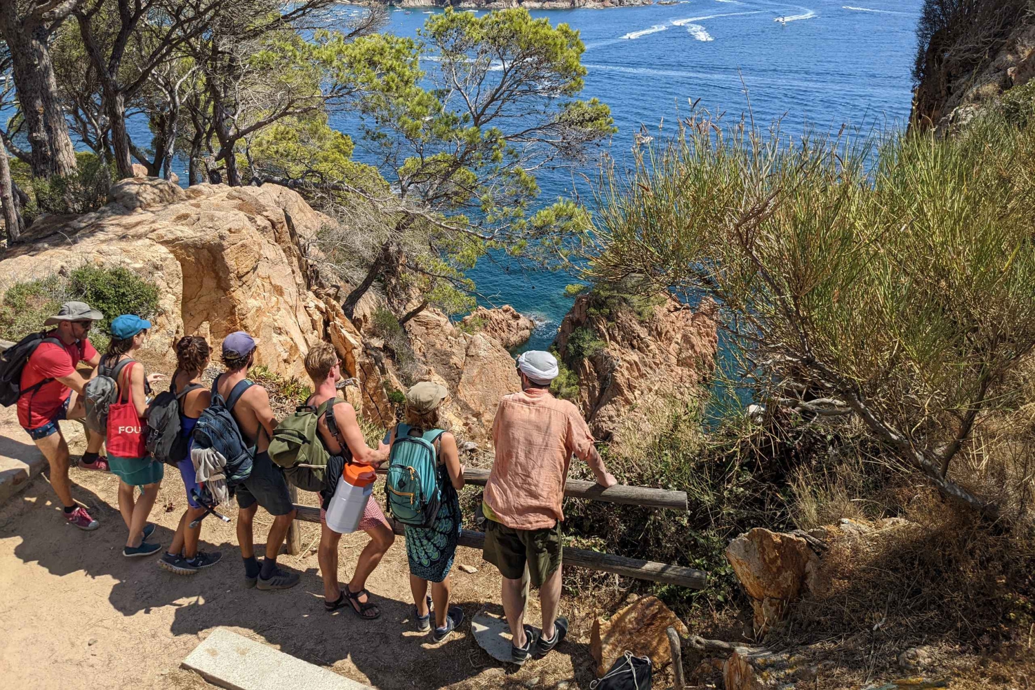 Excursão Costa Brava: Trilhas costeiras, mergulho com snorkel, mergulho de penhascos e refeição