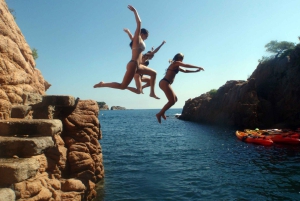 Excursão Costa Brava: Trilhas costeiras, mergulho com snorkel, mergulho de penhascos e refeição