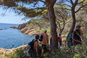 Excursão Costa Brava: Trilhas costeiras, mergulho com snorkel, mergulho de penhascos e refeição