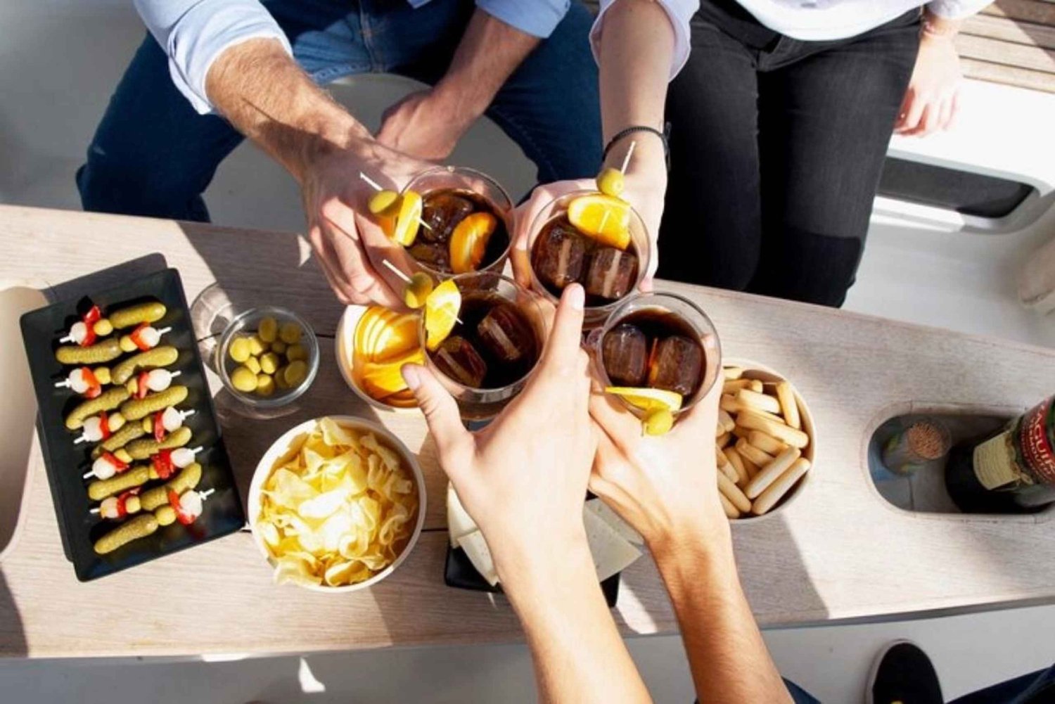 Vermut en Catamarán: Una experiencia gastronómica en Barcelona