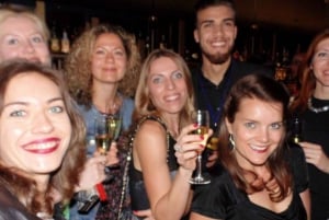 Barcelona: VIP Nightlife Tour with Welcome Drinks