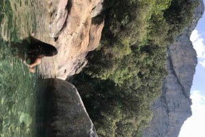 Wycieczka piesza i pływanie w wodospadach Pirenejów