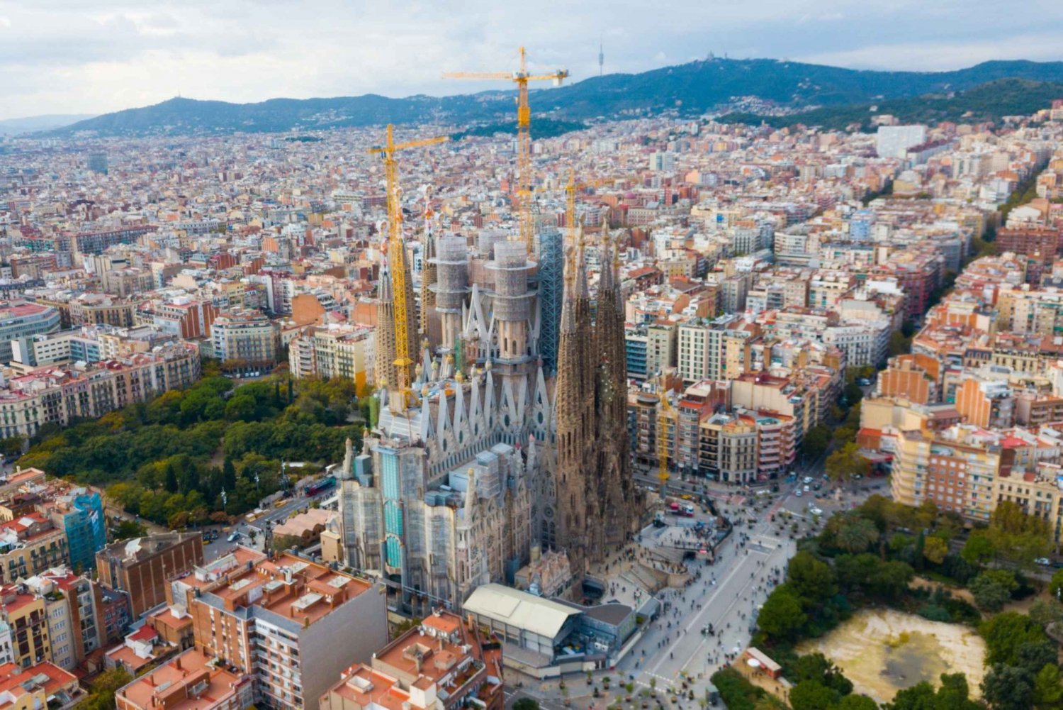 Walking tour Barcelona with your own AI-guide on your mobile