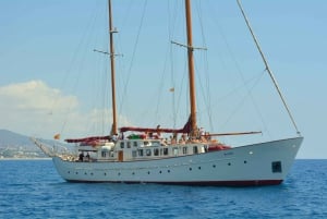 Barcelona: Dj Skyline Sailboat Tour with music and Drinks