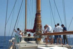 Barcelona: Dj Skyline Sailboat Tour with music and Drinks