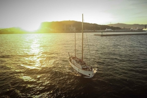 Barcelona: Dj Skyline Sailboat Tour with music and Drinks