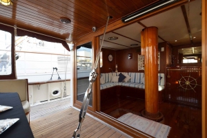 Barcelona: Dj Skyline Sailboat Tour with music and Drinks