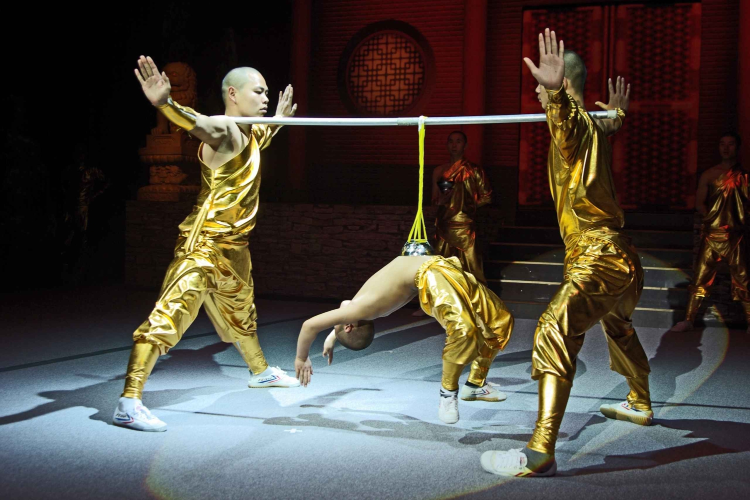 Akrobatshow i Beijing + hotpot eller lokal mad