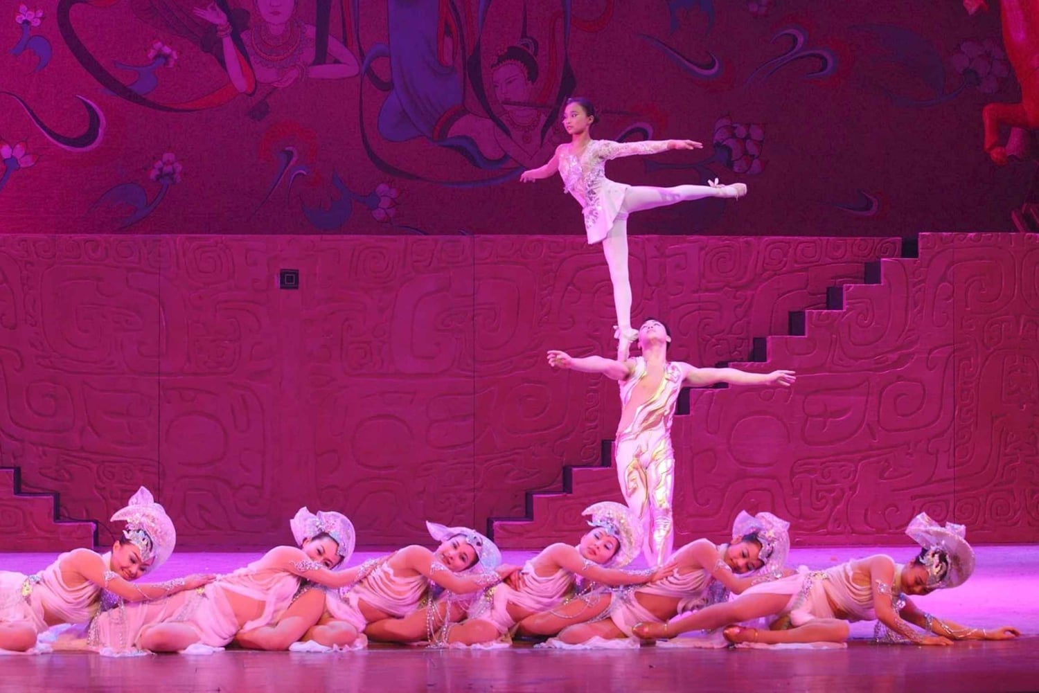 Pékin : Spectacle acrobatique avec dîner au canard laqué visite privée