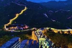 Pechino: biglietto notturno per la Grande Muraglia di Badaling o tour con spettacolo