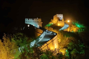 Pechino: biglietto notturno per la Grande Muraglia di Badaling o tour con spettacolo