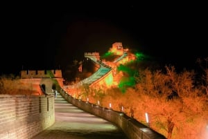 Pechino: biglietto notturno per la Grande Muraglia di Badaling o tour con spettacolo