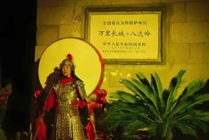 Pechino: biglietto notturno per la Grande Muraglia di Badaling o tour con spettacolo