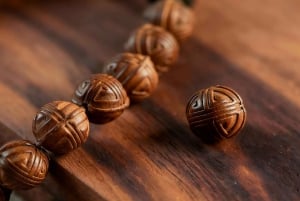 Beijing: Chinese Fragrant Bracelet Making