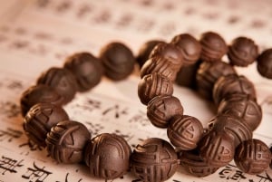 Beijing: Chinese Fragrant Bracelet Making