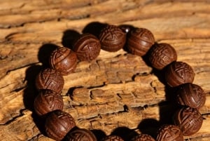 Beijing: Chinese Fragrant Bracelet Making