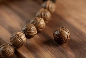 Beijing: Chinese Fragrant Bracelet Making