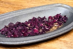 Beijing: Chinese Fragrant Bracelet Making