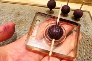 Beijing: Chinese Fragrant Bracelet Making