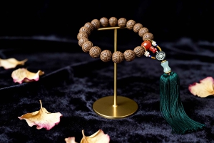 Pékin : fabrication de bracelets parfumés chinois