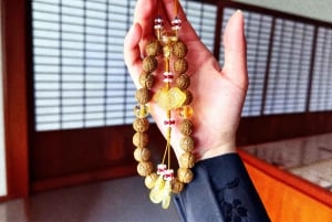 Pékin : fabrication de bracelets parfumés chinois