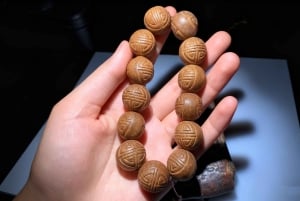 Pékin : fabrication de bracelets parfumés chinois