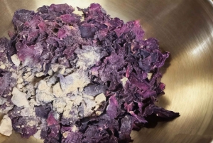 Pékin : fabrication de bracelets parfumés chinois