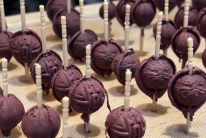 Pékin : fabrication de bracelets parfumés chinois