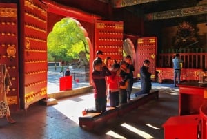 Peking: Konfutsiuksen temppeli; nopea ja sujuva