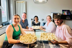 Pechino: Lezione di preparazione dei fagottini con visita al mercato delle erbe