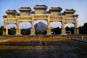Pekin: Wschodnie grobowce Qing i wycieczka po Wielkim Murze Huangyaguan