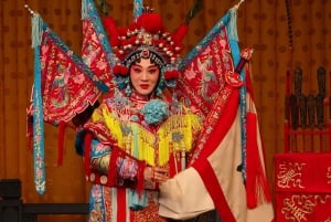 Akrobatshow och Pekingoperan i Peking med transfer