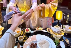Beijing: Imperial Themed Banquet with Opera and Costume