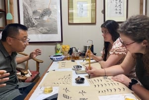 Peking: Opi kalligrafiaa, maalausta tai veistämistä mestarilta