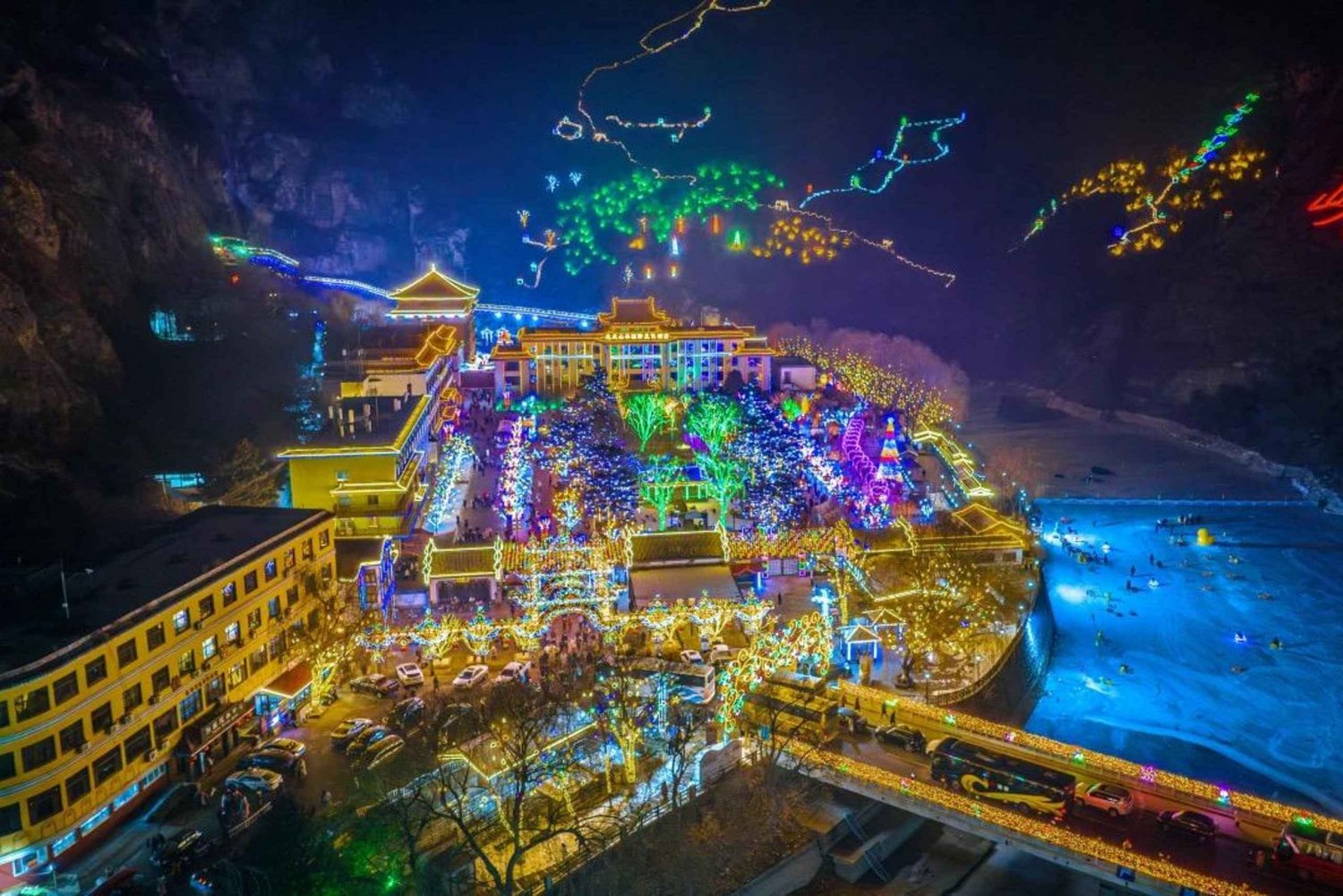 Peking: Longing Gorge Ice Festival mit optionalen Aktivitäten