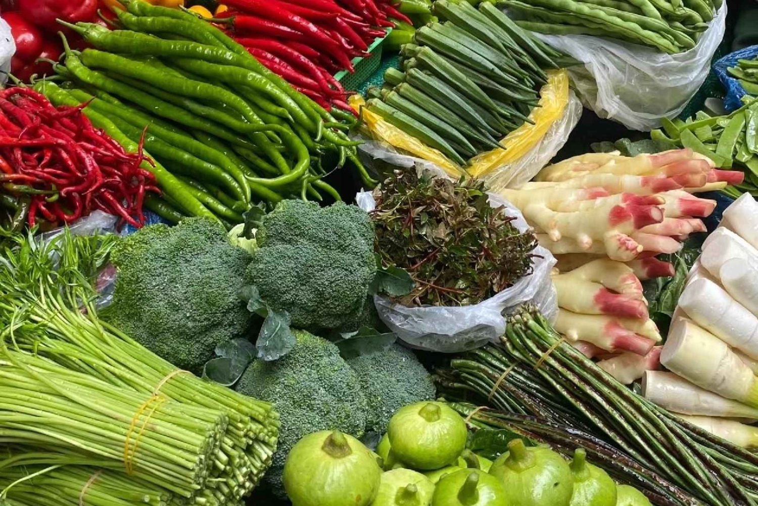 Pekingin markkinakierros ja 10 ruokalajin perheateria