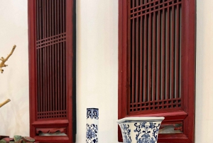 Beijing Market Tour with 10-course Family Feast