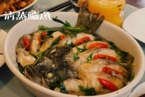 Pekingin markkinakierros ja 10 ruokalajin perheateria